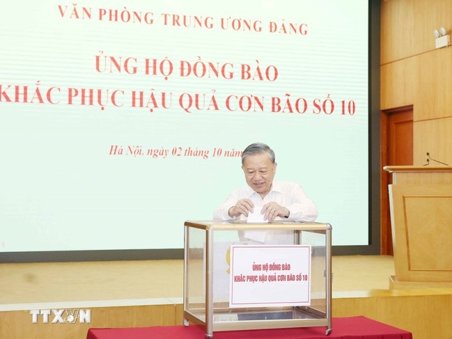 Văn phòng Trung ương ủng hộ đồng bào khắc phục hậu quả bão số 10